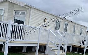 Jems Hot-Tub Getaways 6 Berth At Tattershall Lakes