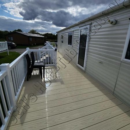 Jems Hot-Tub Getaways 6 Berth At Tattershall Lakes Exterior photo
