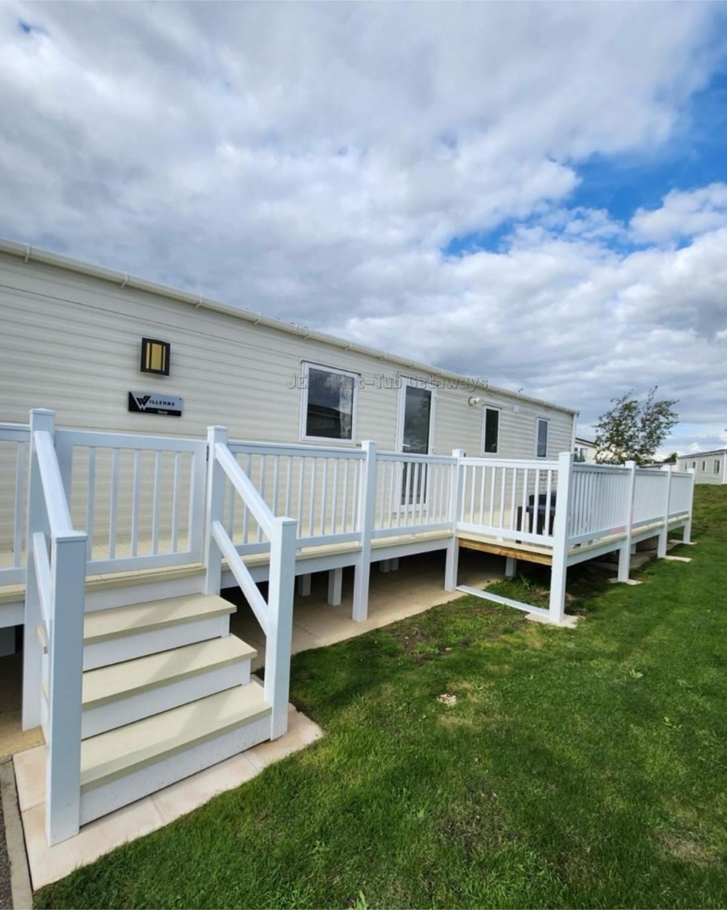Jems Hot-Tub Getaways 6 Berth At Tattershall Lakes Exterior photo