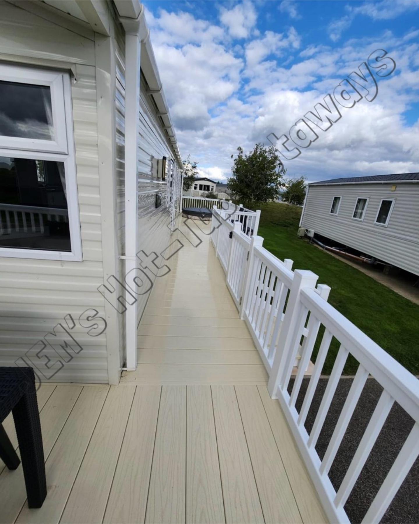 Jems Hot-Tub Getaways 6 Berth At Tattershall Lakes Exterior photo